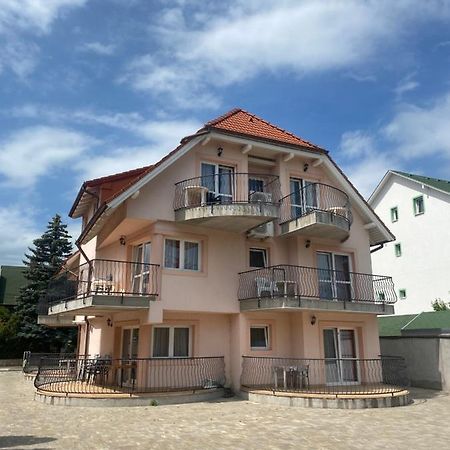 Abigel Apartmanhaz Balatonfured Ngoại thất bức ảnh