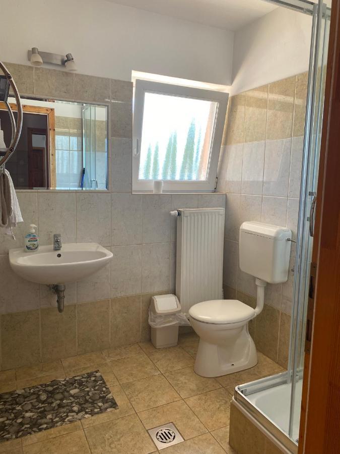 Abigel Apartmanhaz Balatonfured Ngoại thất bức ảnh