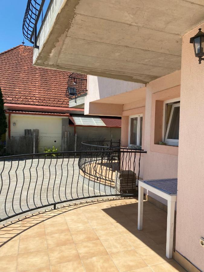 Abigel Apartmanhaz Balatonfured Ngoại thất bức ảnh